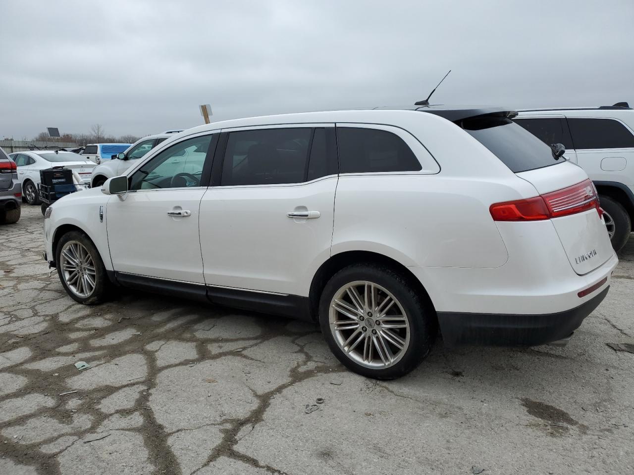 2018 Lincoln Mkt - Фото 2