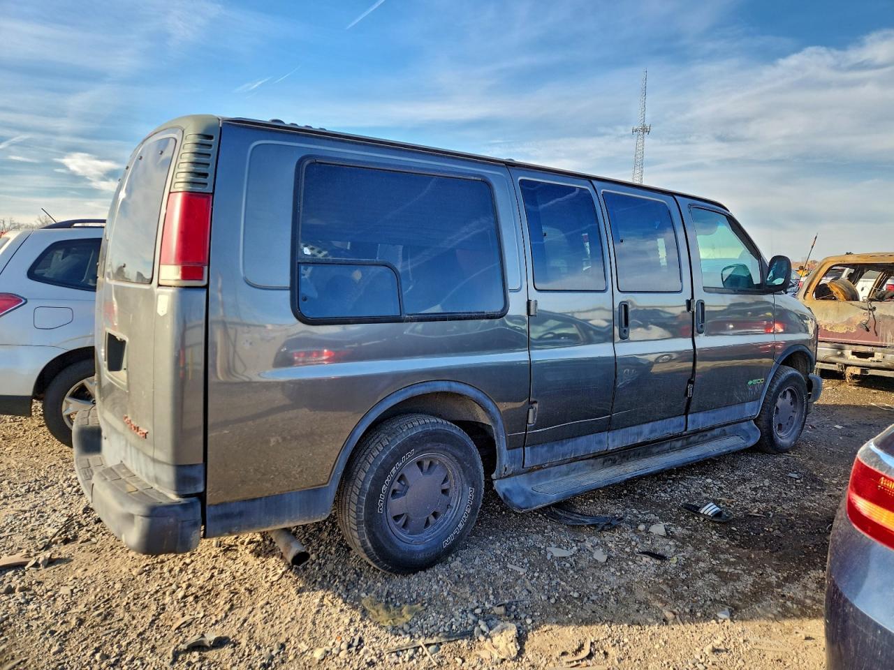 1999 Chevrolet Express G1500 - Фото 3
