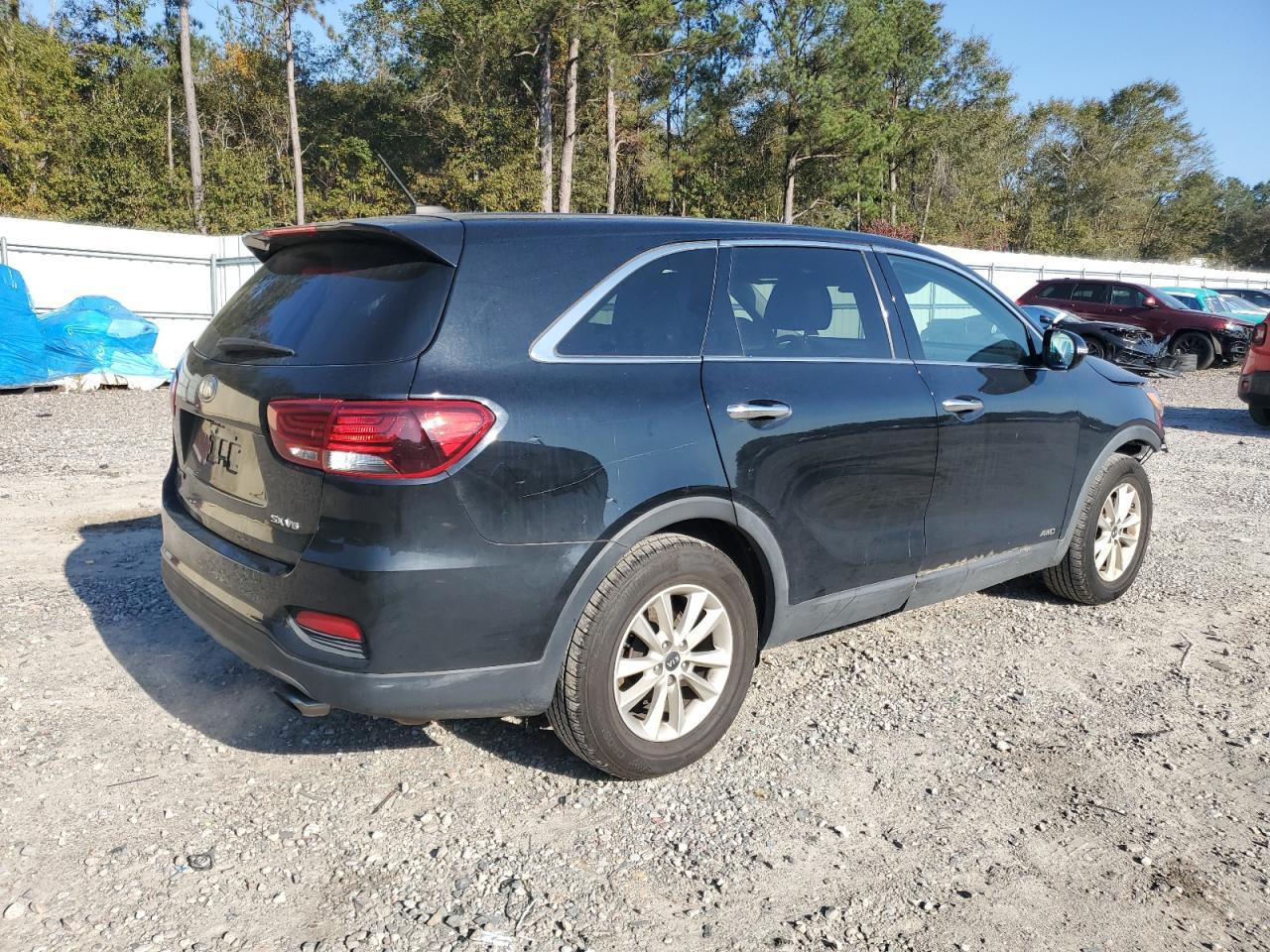 2019 Kia Sorento L - Image 3