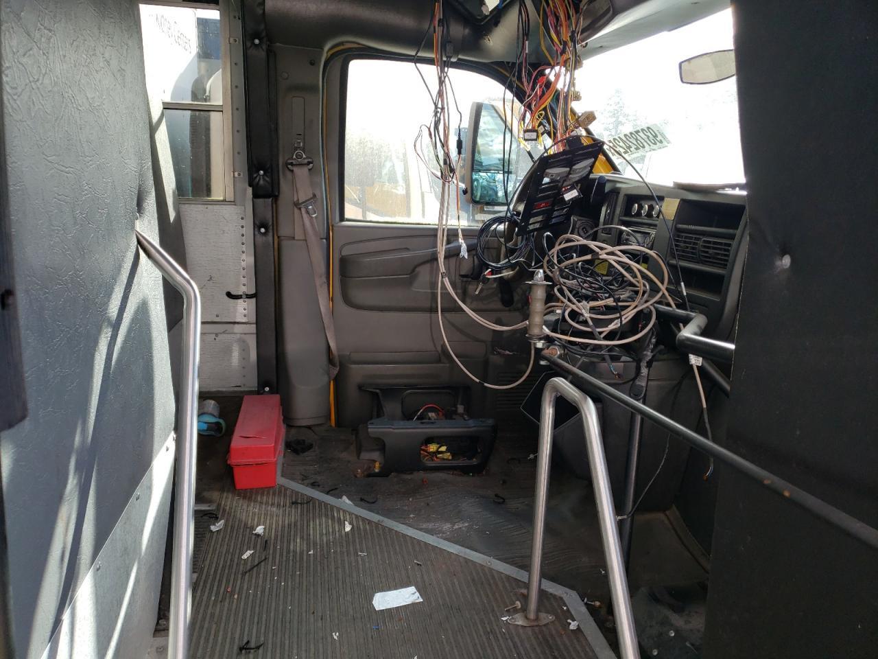 2011 Chevrolet Express School Bus - Фото 5