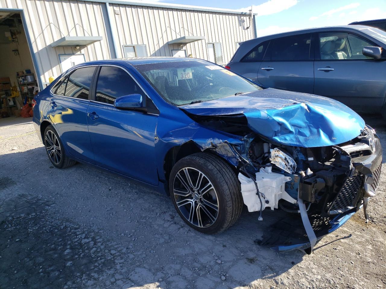 2016 Toyota Camry Le - Фото 4