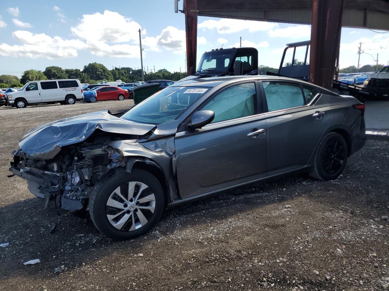 2022 Nissan Altima Sv