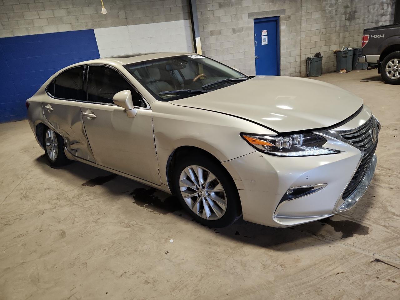 2014 Lexus Es 300H - Image 4