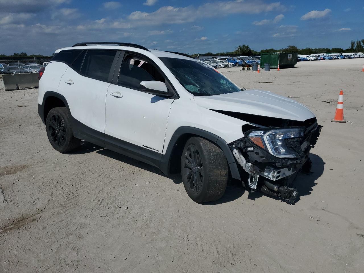 2022 GMC Terrain Sle - Image 4