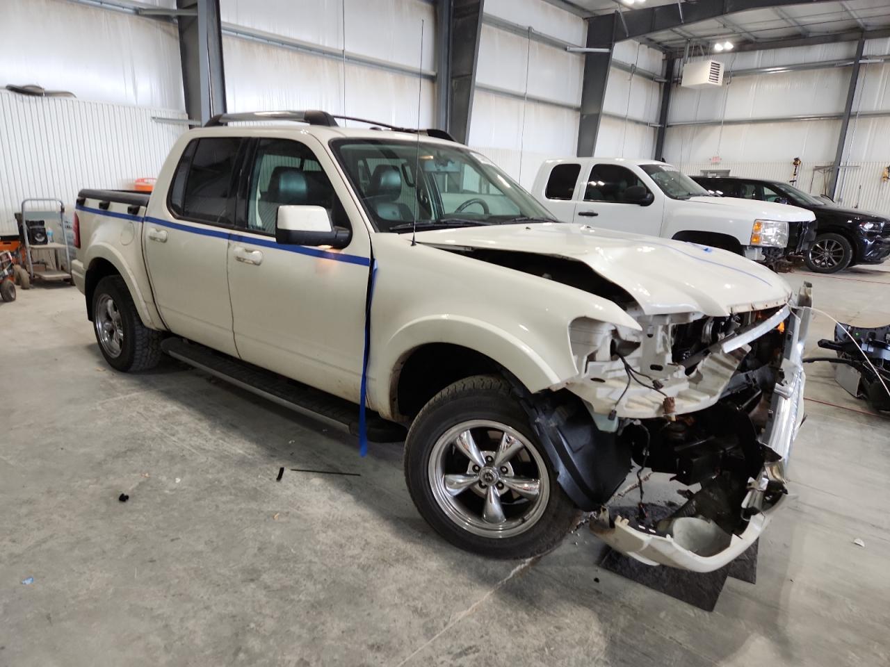 2010 Ford Explorer Sport Trac Limited - Image 4