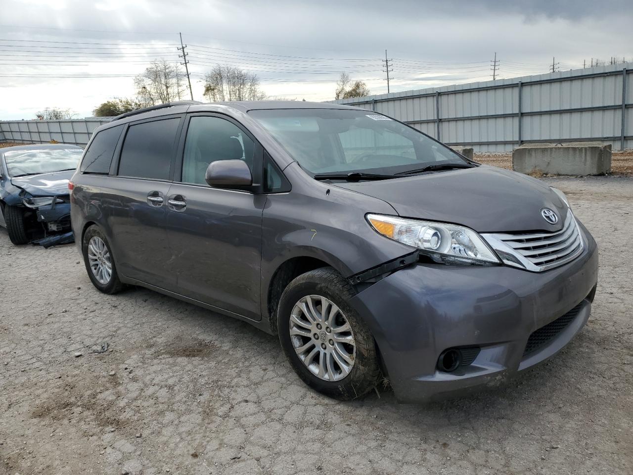 2013 Toyota Sienna Xle - Image 4