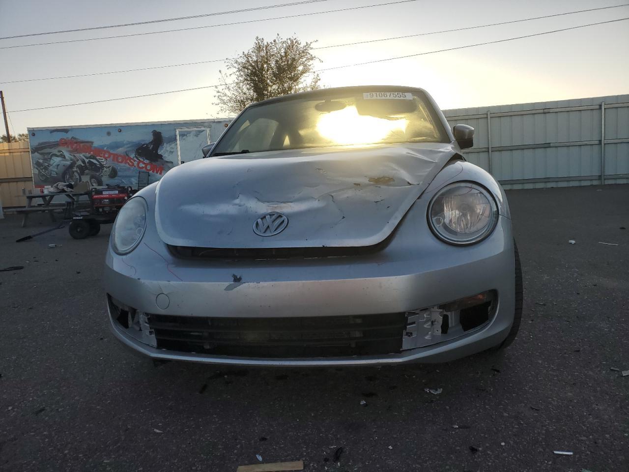 2013 Volkswagen Beetle - Фото 5