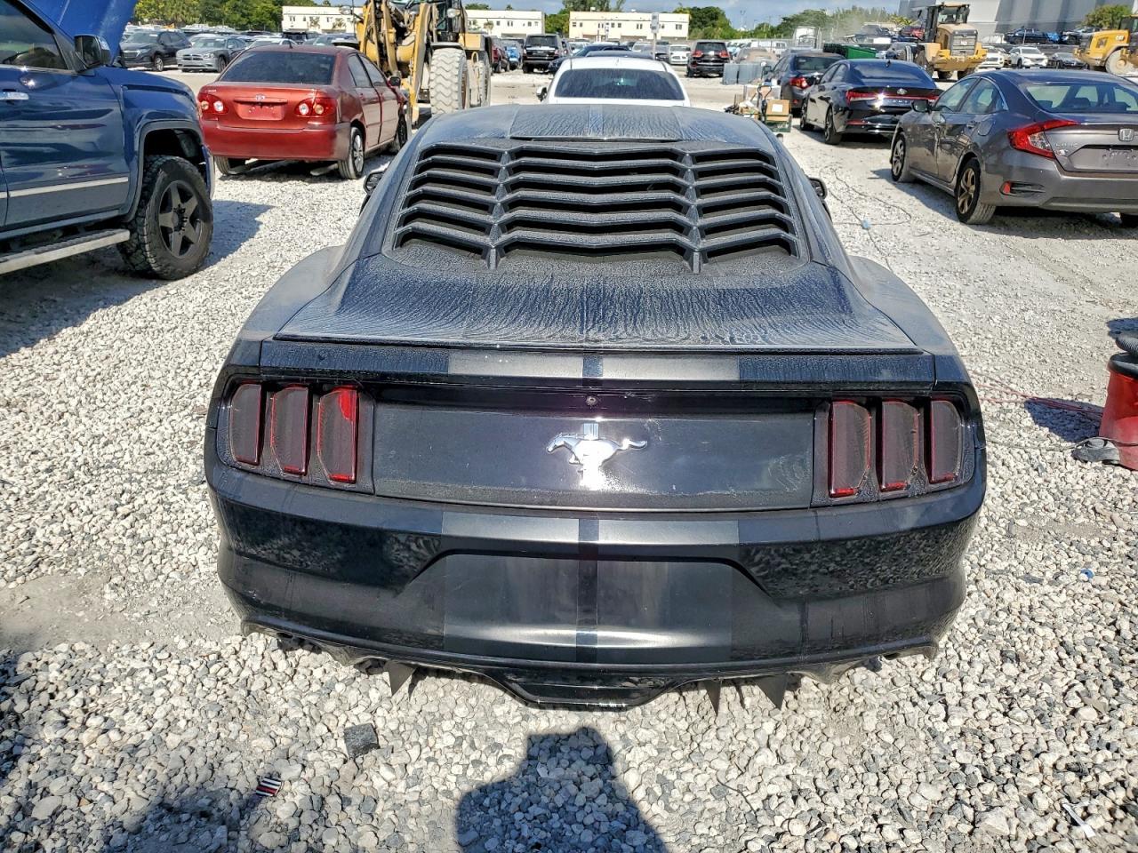 2015 Ford Mustang - Фото 6