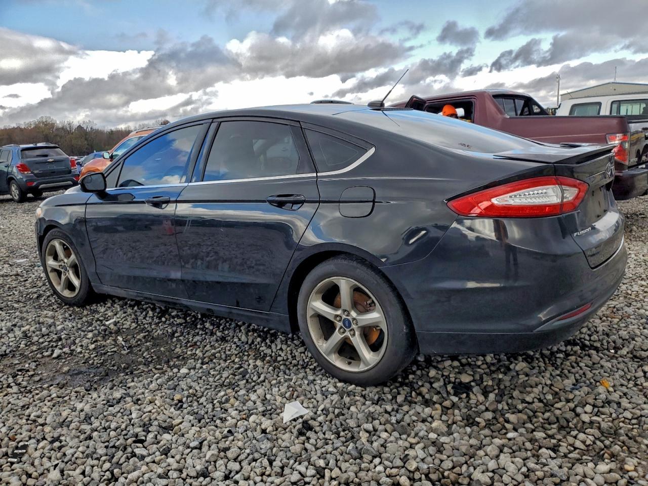 2015 Ford Fusion Se - Фото 2