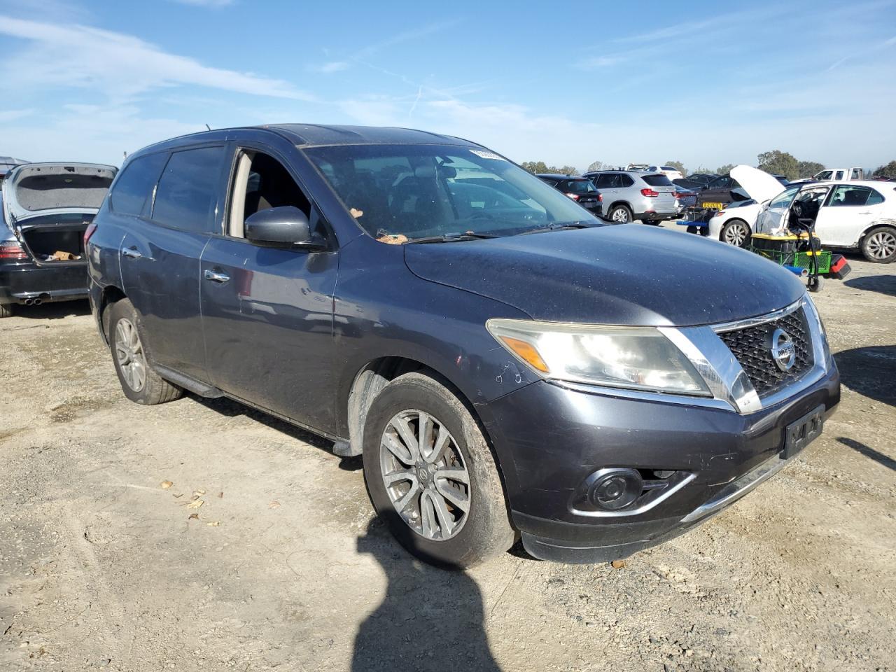 2014 Nissan Pathfinder S - Image 4