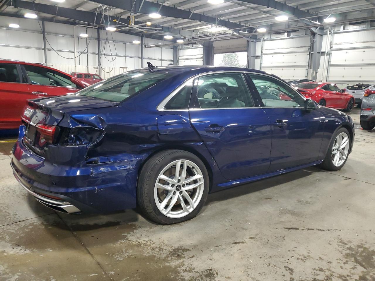 2022 Audi A4 Premium Plus 45 - Фото 3