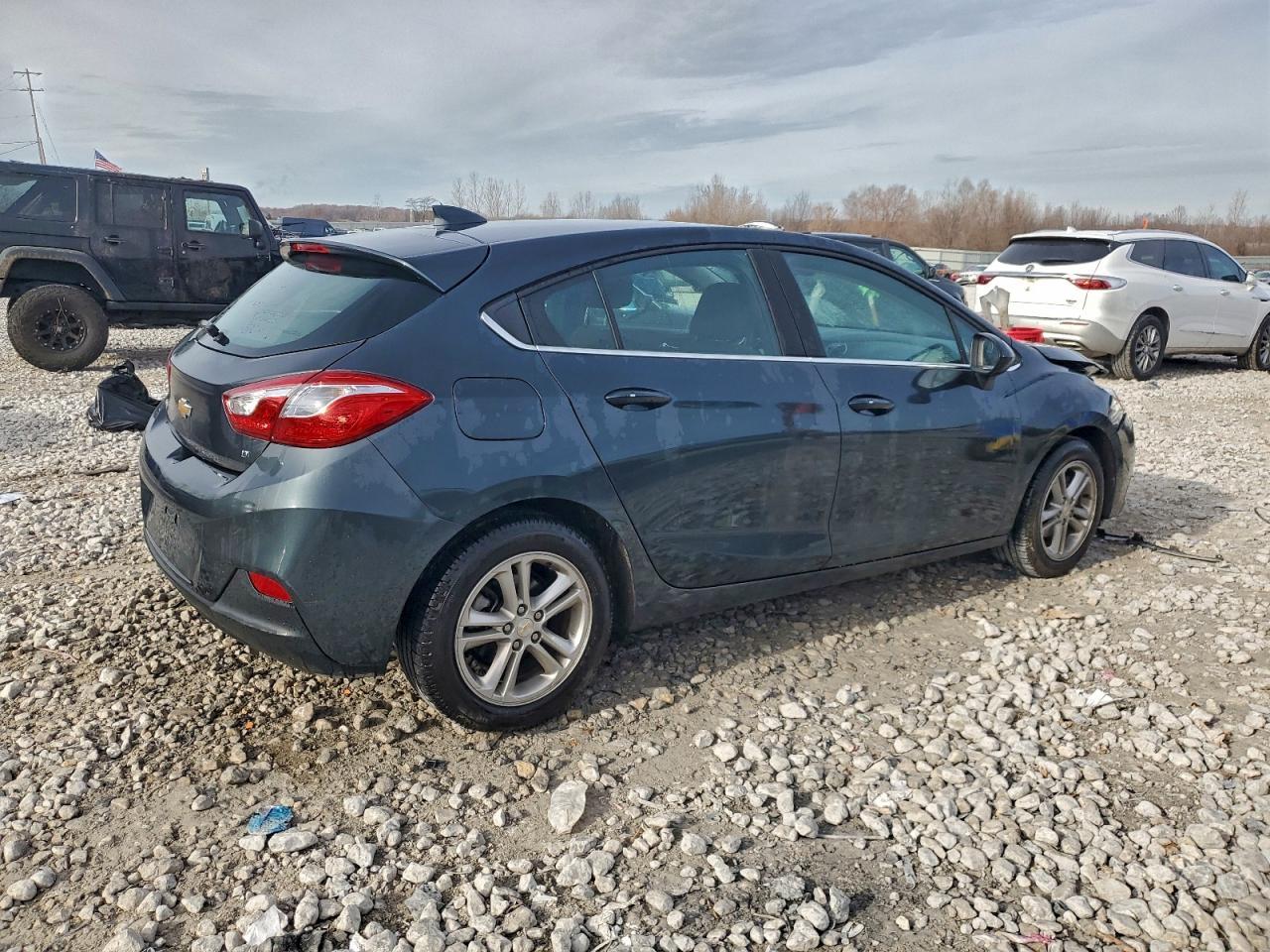 2017 Chevrolet Cruze Lt - Image 3