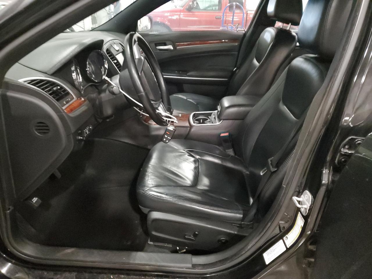2014 Chrysler 300 - Image 7