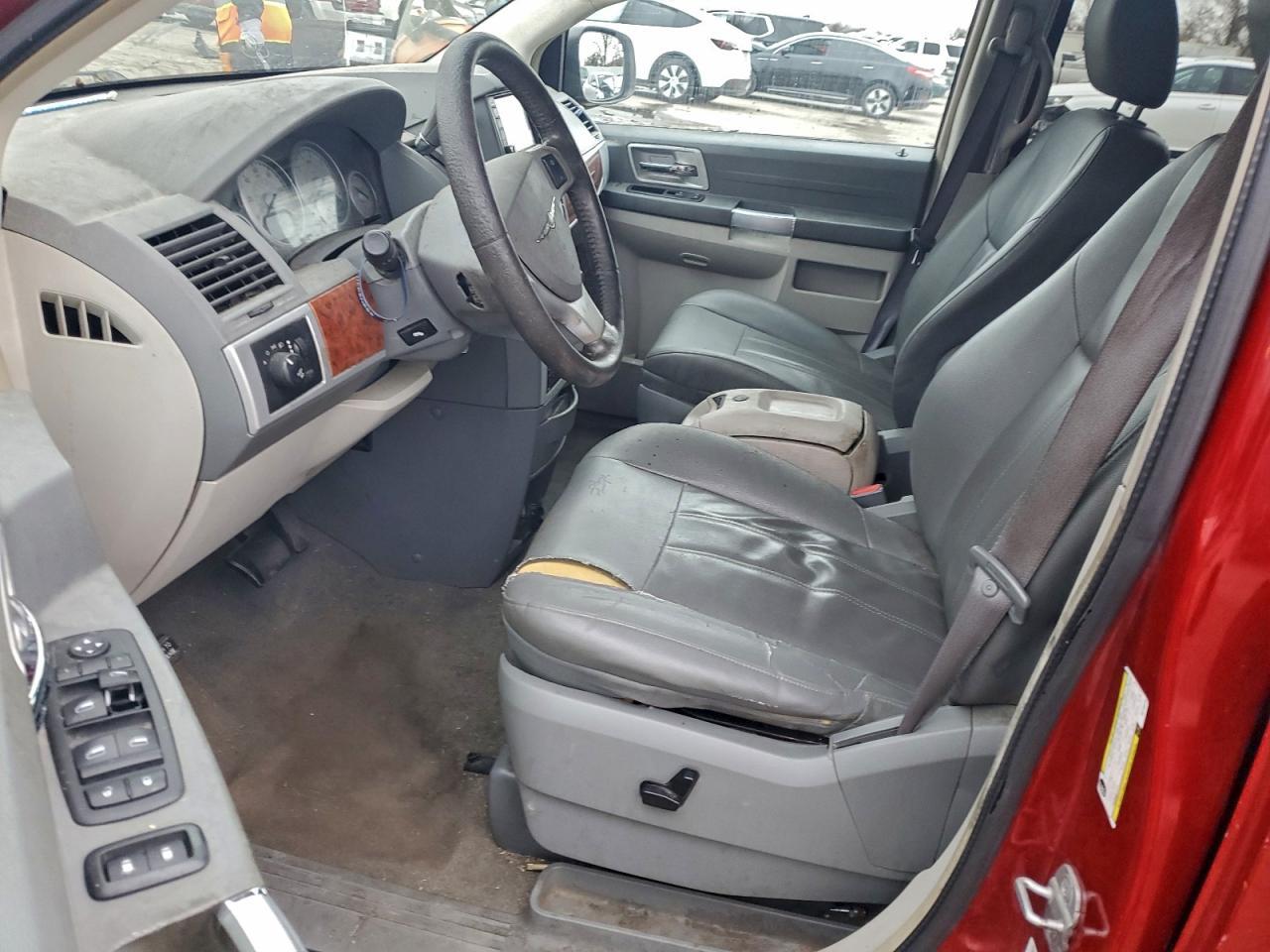 2008 Chrysler Town & Country Touring - Image 7