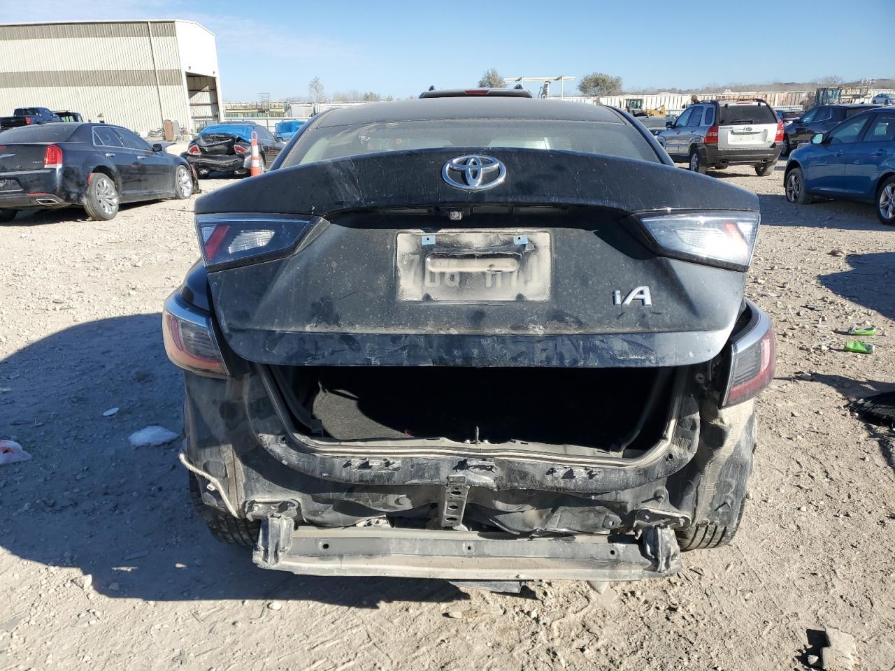 2018 Toyota Yaris Ia - Фото 6