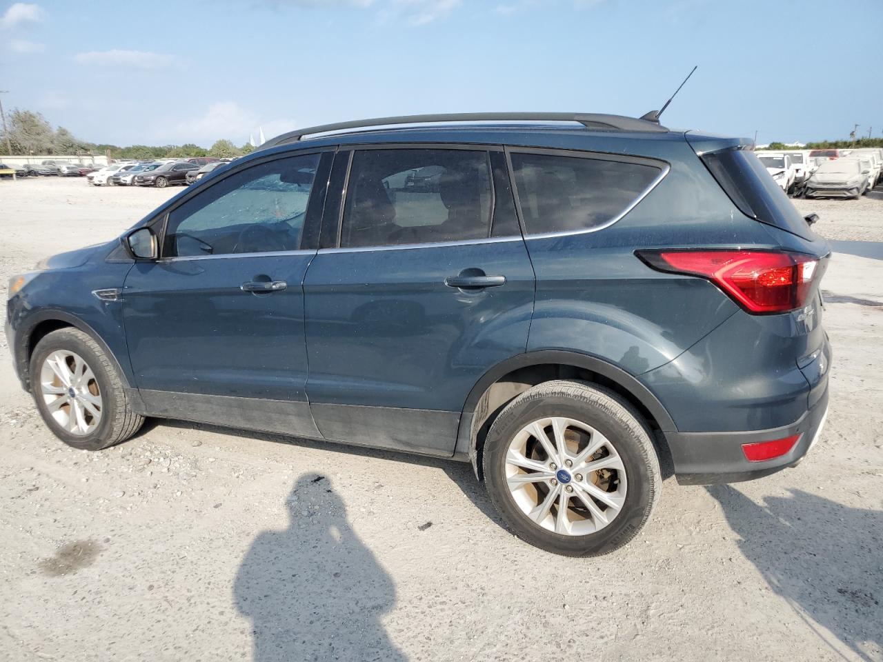 2019 Ford Escape Sel - Image 2