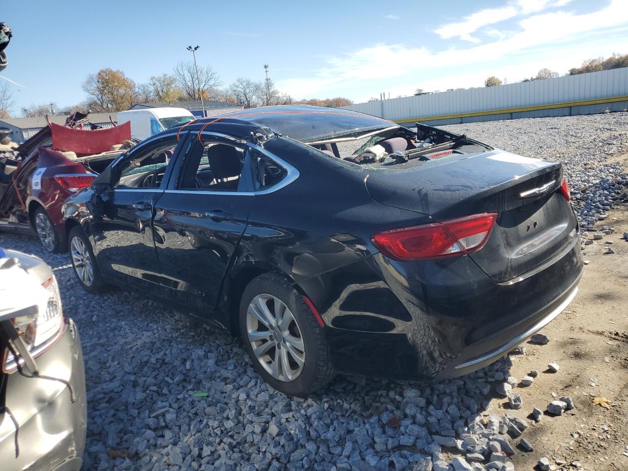 2015 Chrysler 200 Limited - Фото 2