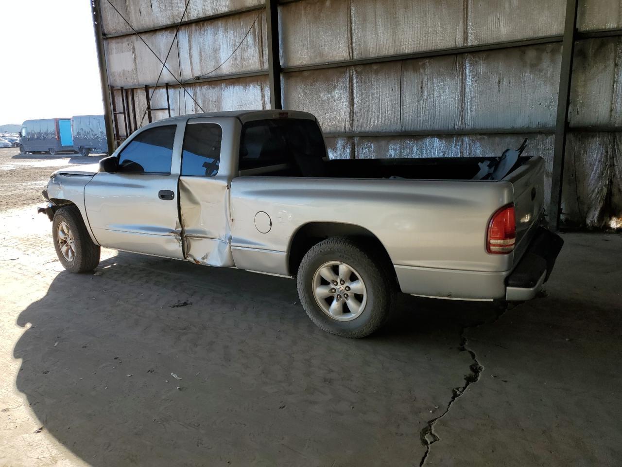 2004 Dodge Dakota Sport - Image 2
