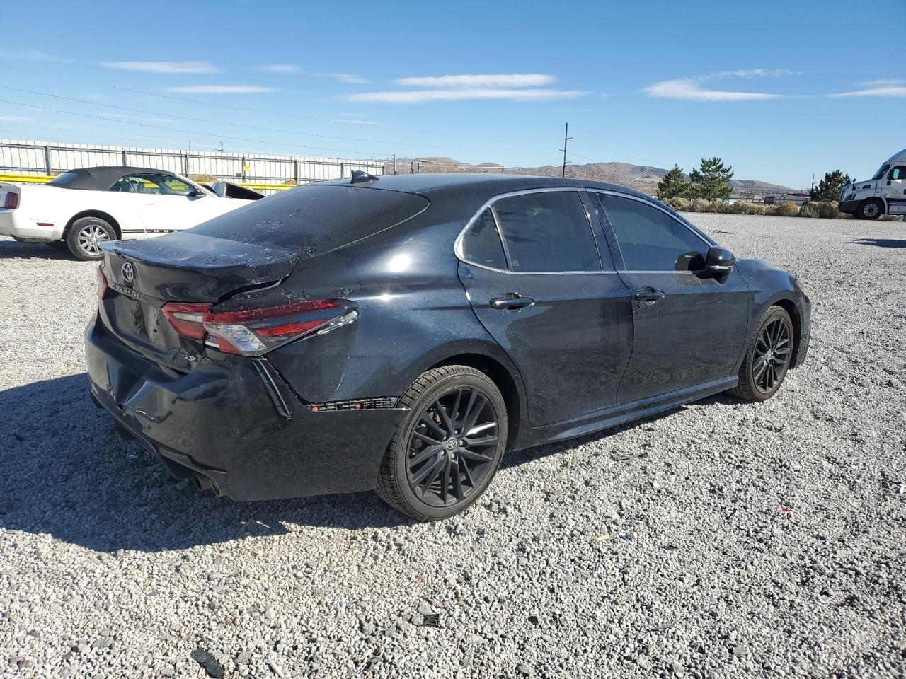 2022 Toyota Camry Xse - Фото 3