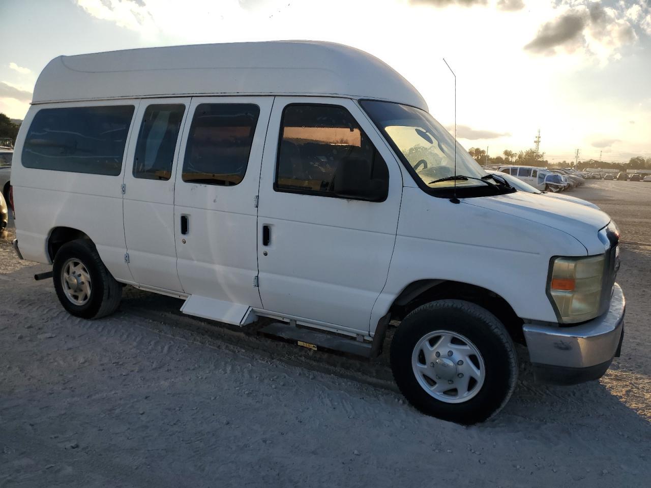 2008 Ford Econoline E250 Van - Фото 4