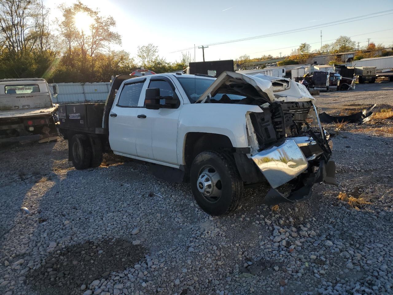 2017 Chevrolet Silverado K3500 - Фото 4