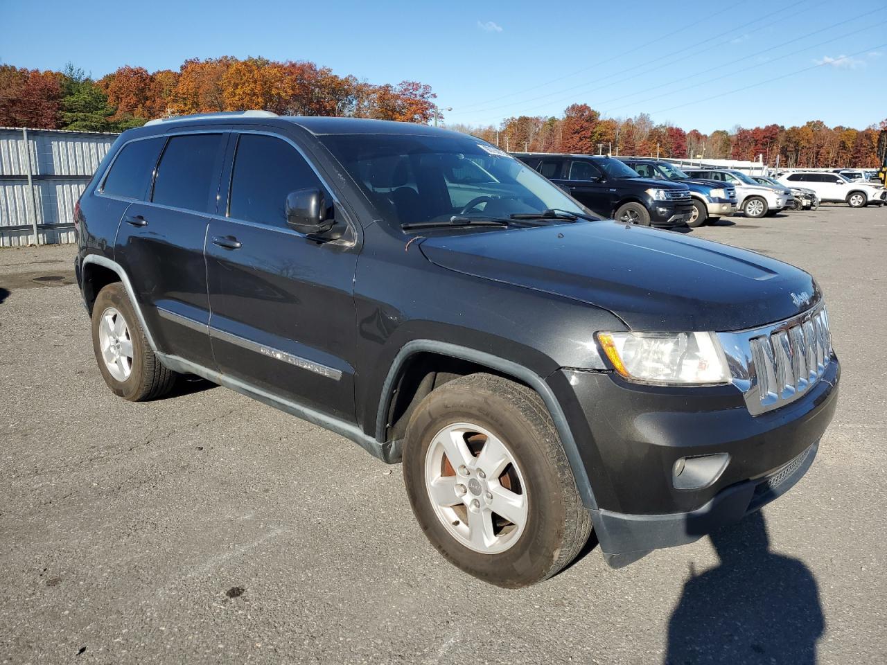 2011 Jeep Grand Cherokee Laredo - Image 4