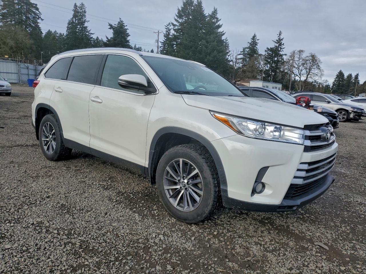 2019 Toyota Highlander Se - Фото 4