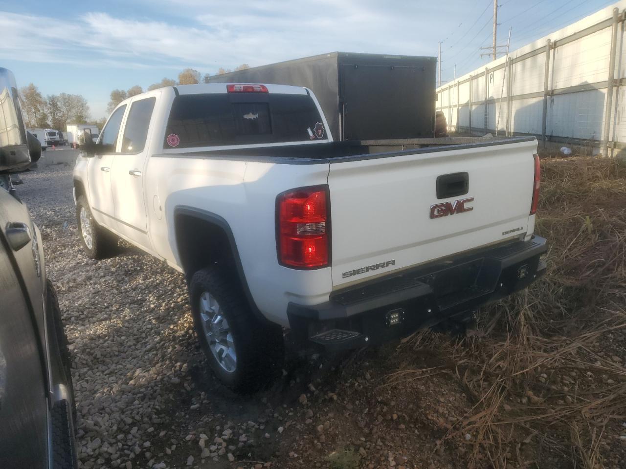 2016 GMC Sierra K3500 Denali - Image 2