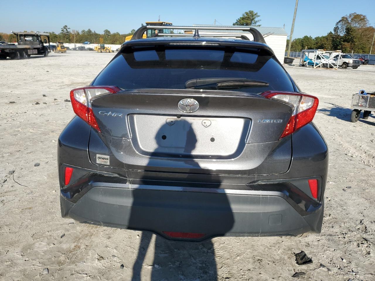 2022 Toyota C-Hr Xle - Image 6