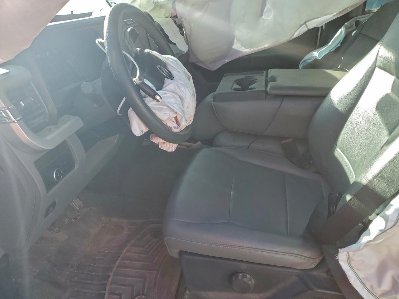 2023 Ford F550 Super Duty Truck Cab And Chassis - Фото 7