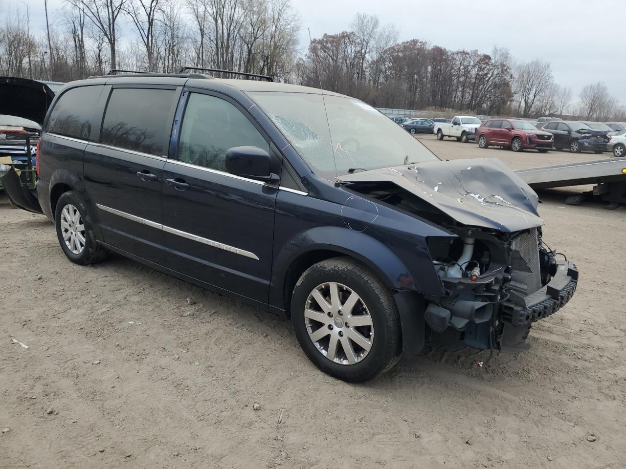 2013 Chrysler Town & Country Touring - Фото 4