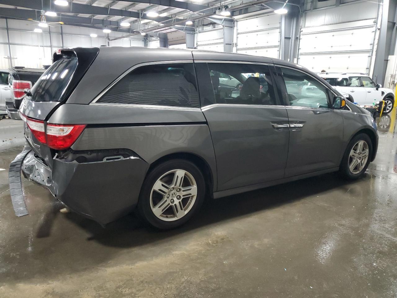 2013 Honda Odyssey Touring - Фото 3