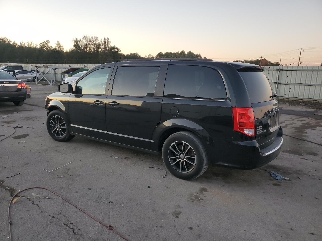 2018 Dodge Grand Caravan Gt - Фото 2