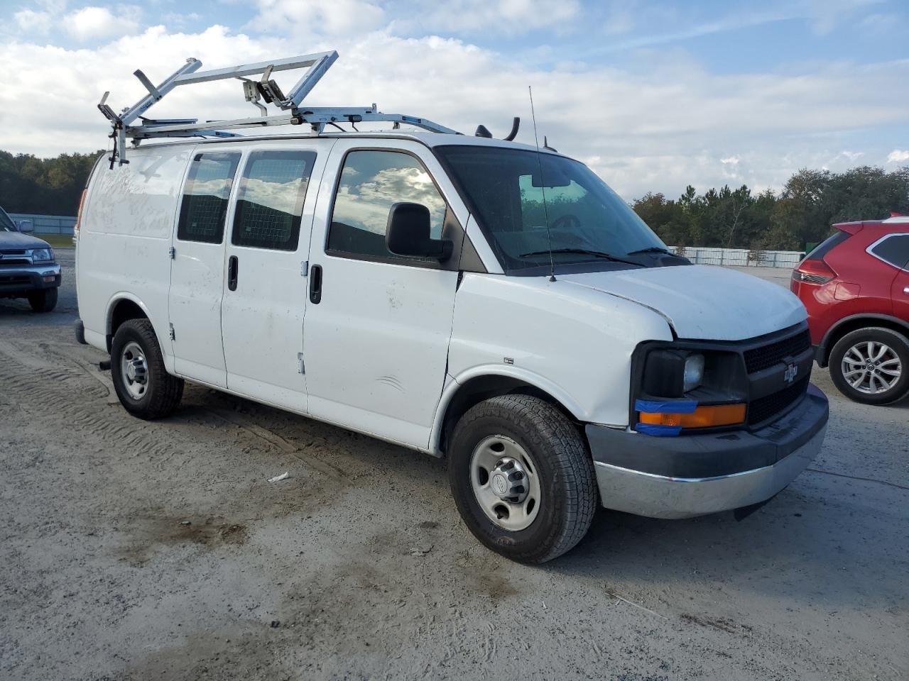 2014 Chevrolet Express G2500 Delivery Van - Image 4