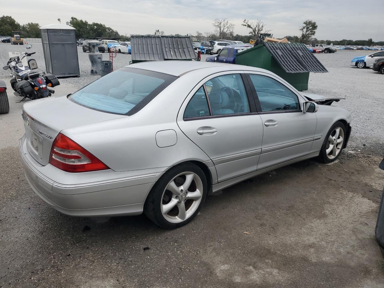 2004 Mercedes-Benz C 230K Sport Sedan - Фото 3