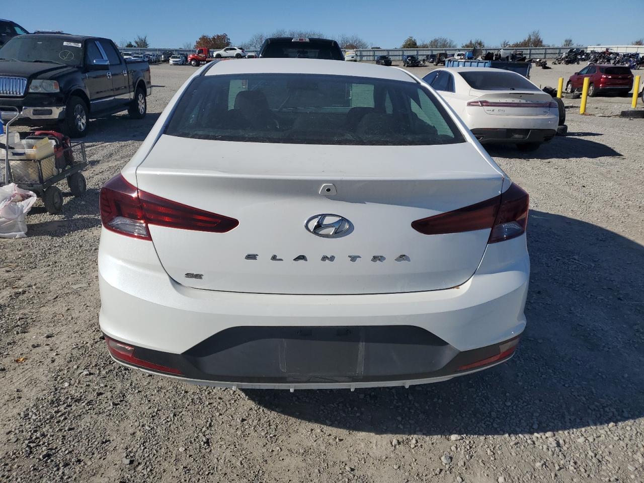 2020 Hyundai Elantra Se - Фото 6