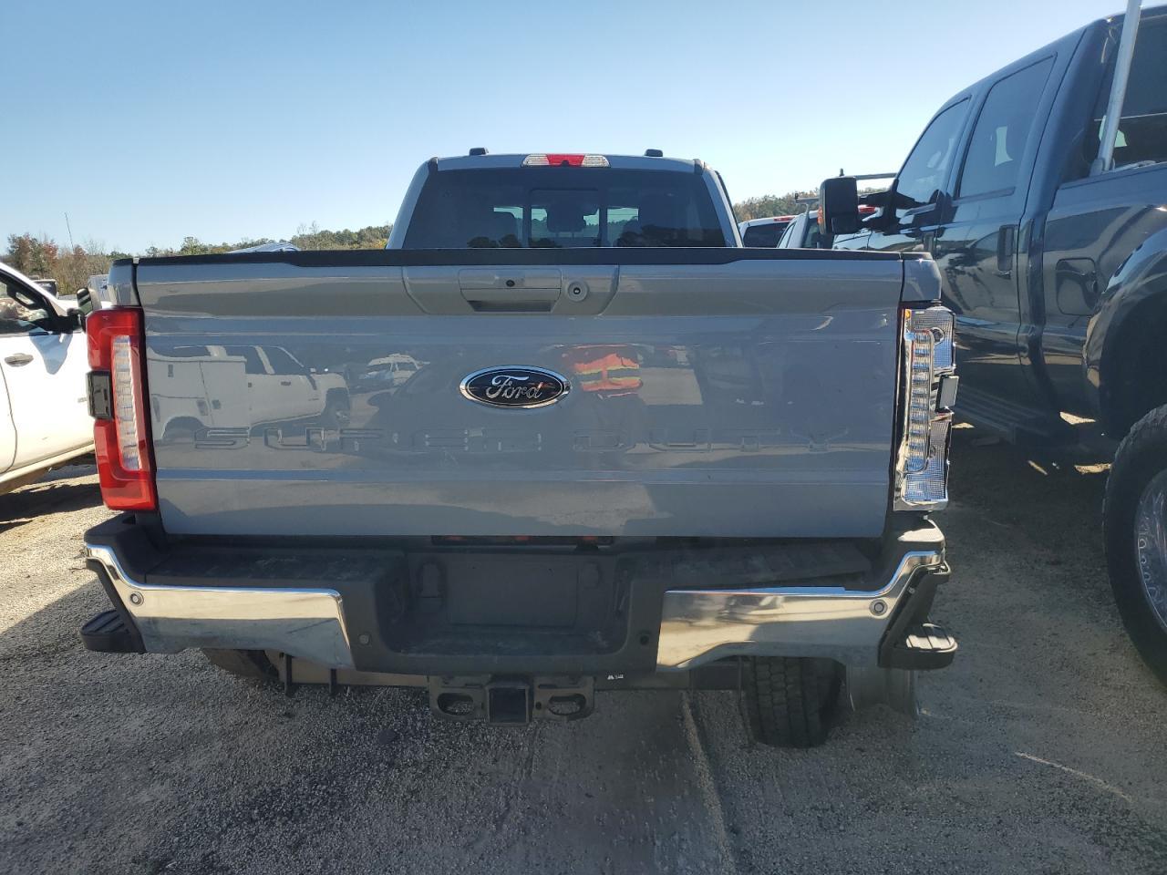 2025 Ford F450 Super Duty - Image 6