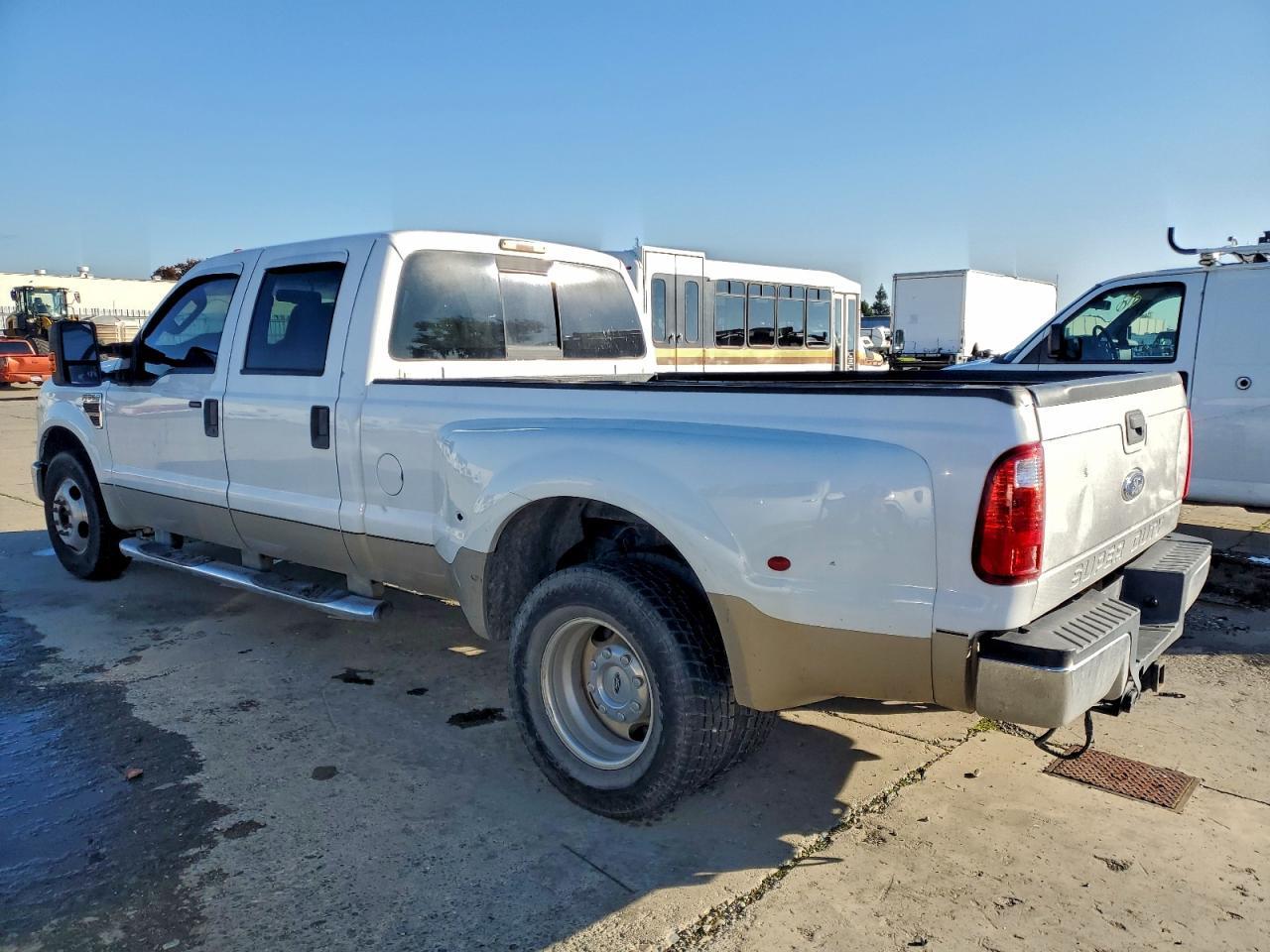 2008 Ford F350 Super Duty - Фото 2