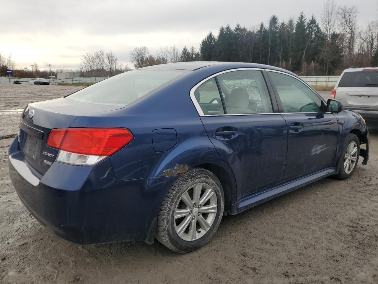 2010 Subaru Legacy 2.5I Premium - Image 3