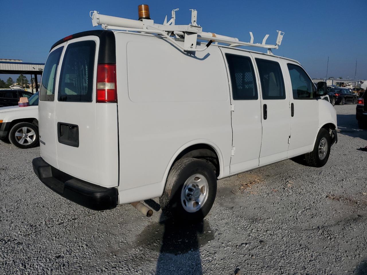 2011 Chevrolet Express 2500 Utility / Service Van - Фото 3