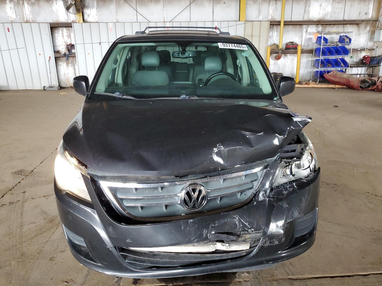 2012 Volkswagen Routan Sel - Image 5