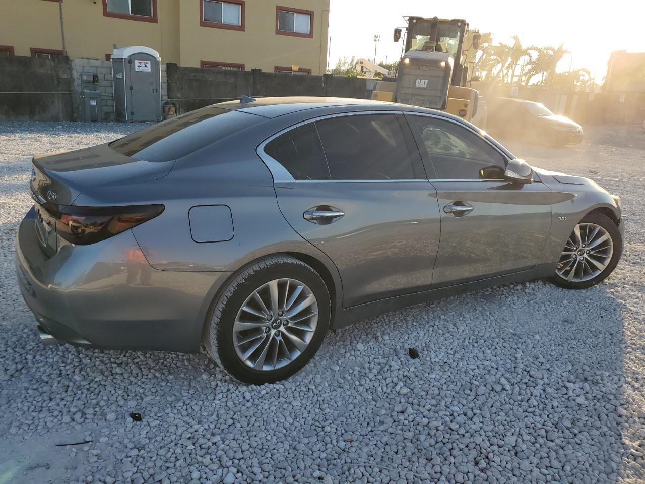 2018 Infiniti Q50 Luxe - Фото 3