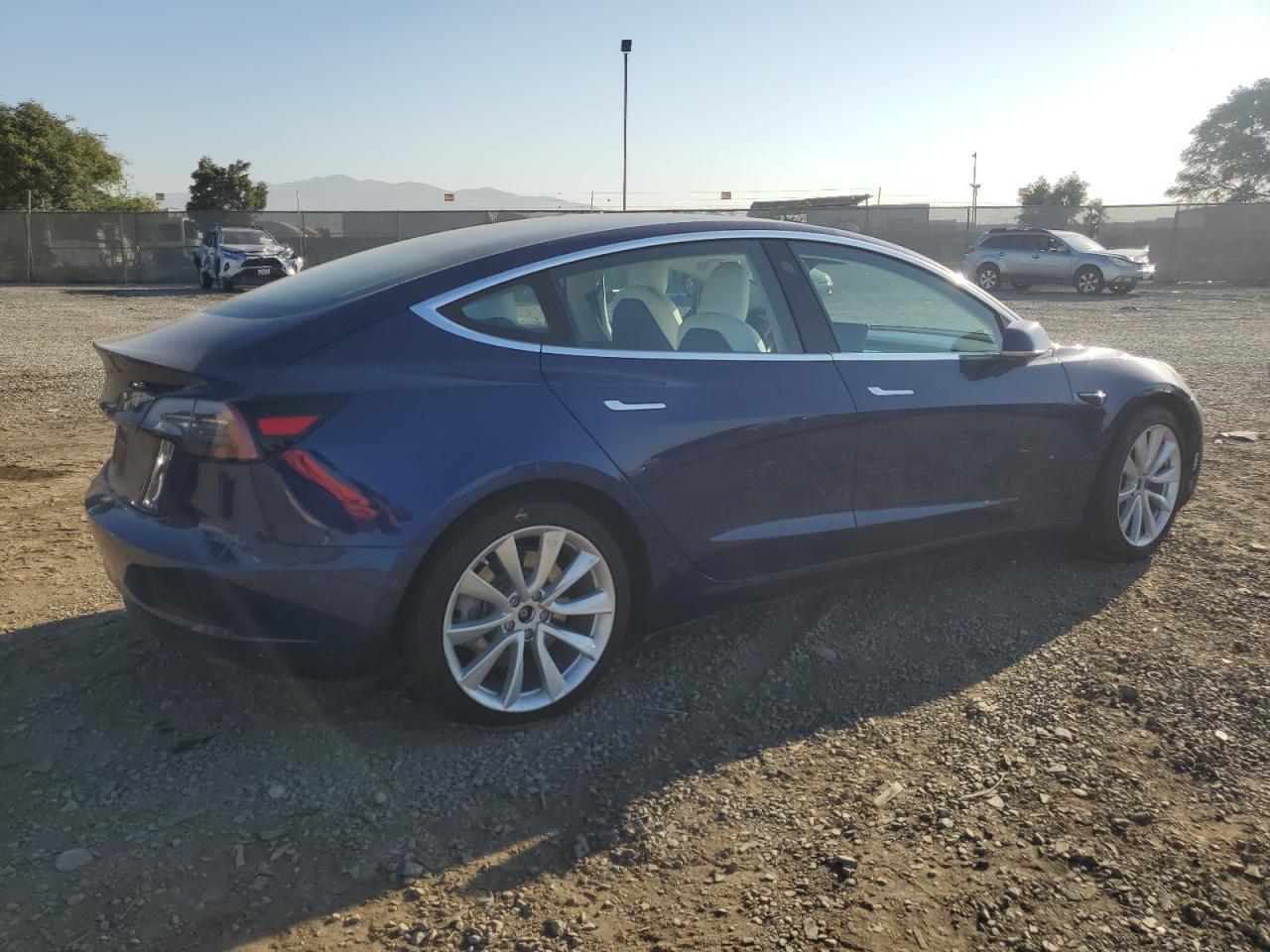 2018 Tesla Model 3 - Фото 3