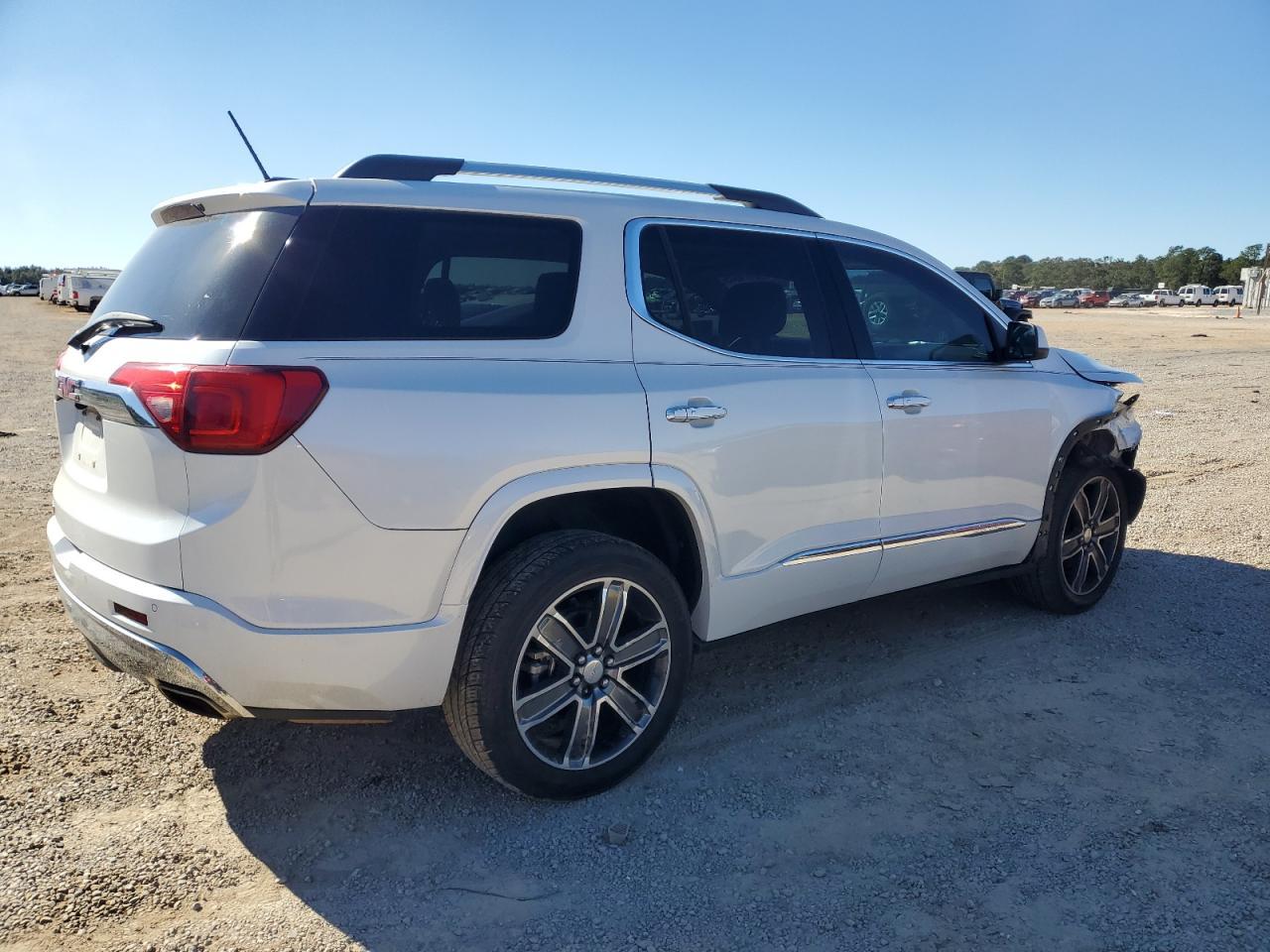 2017 GMC Acadia Denali - Фото 3