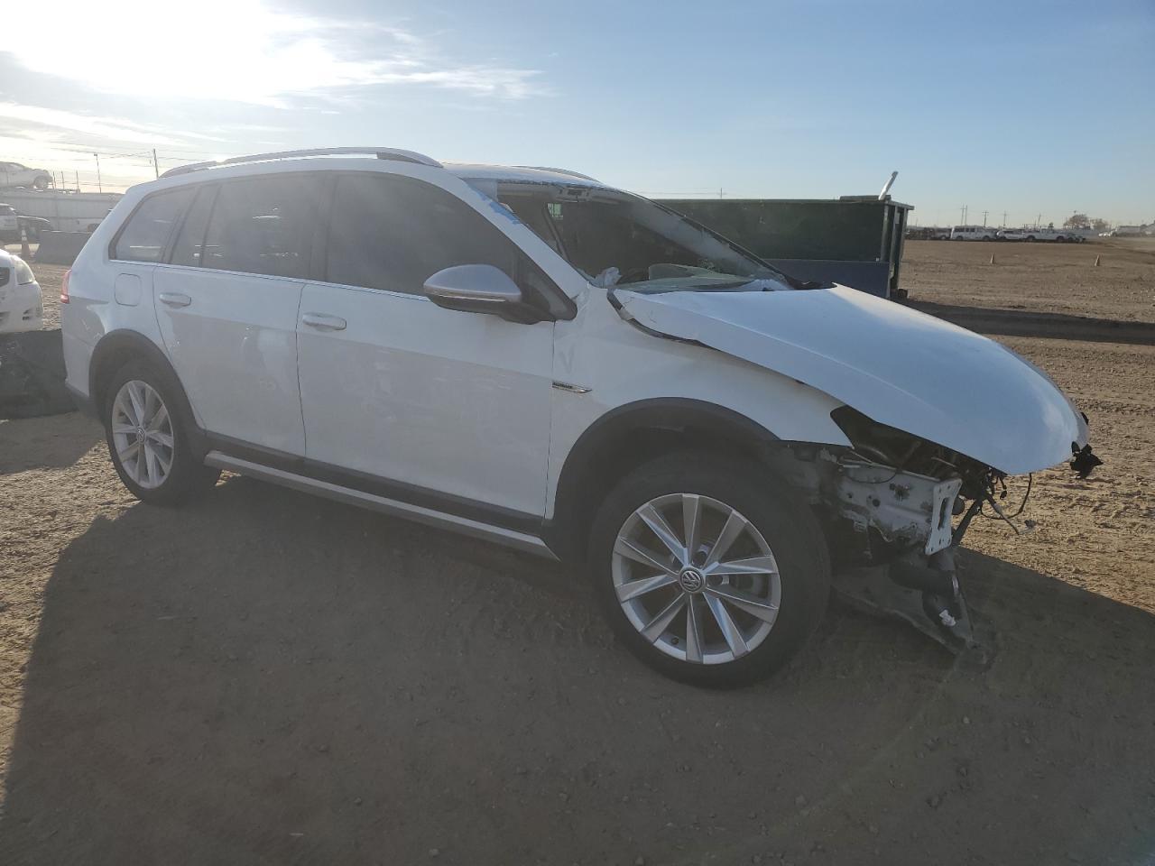 2017 Volkswagen Golf Alltrack S - Image 4