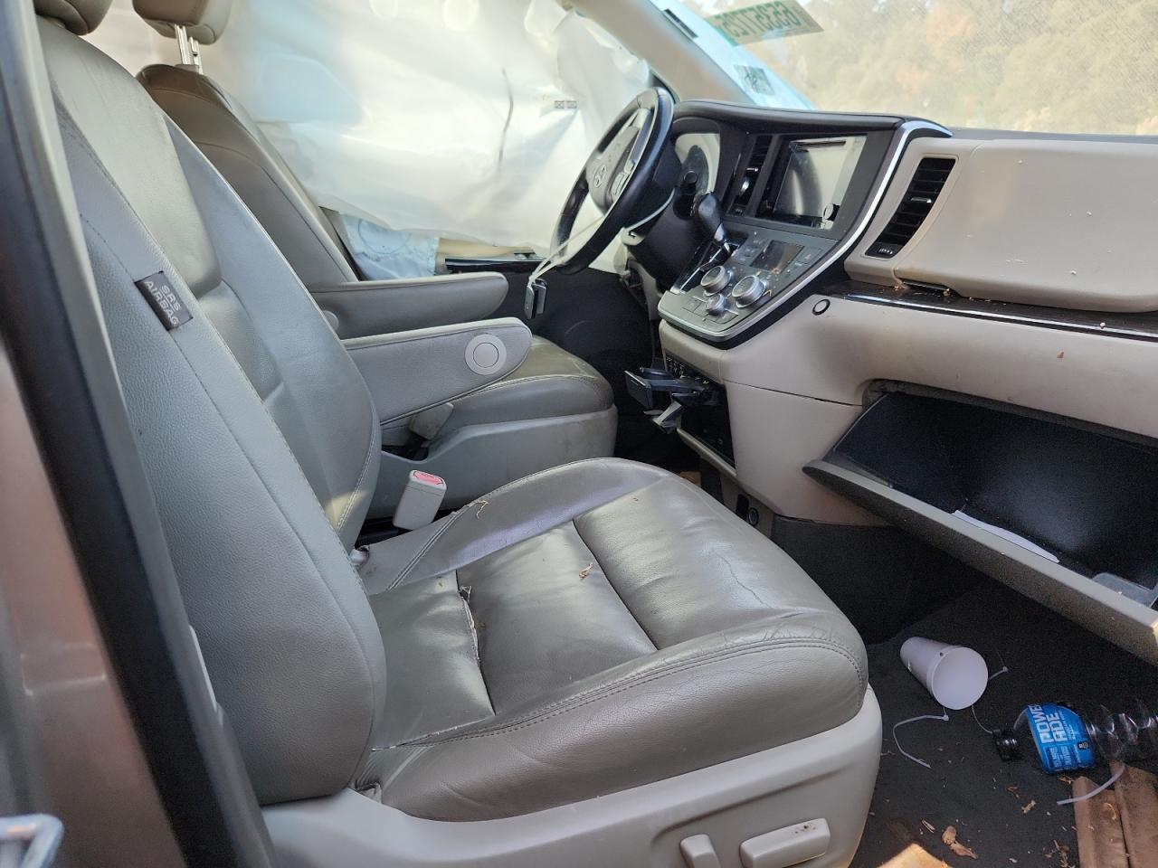 2015 Toyota Sienna Xle - Фото 7
