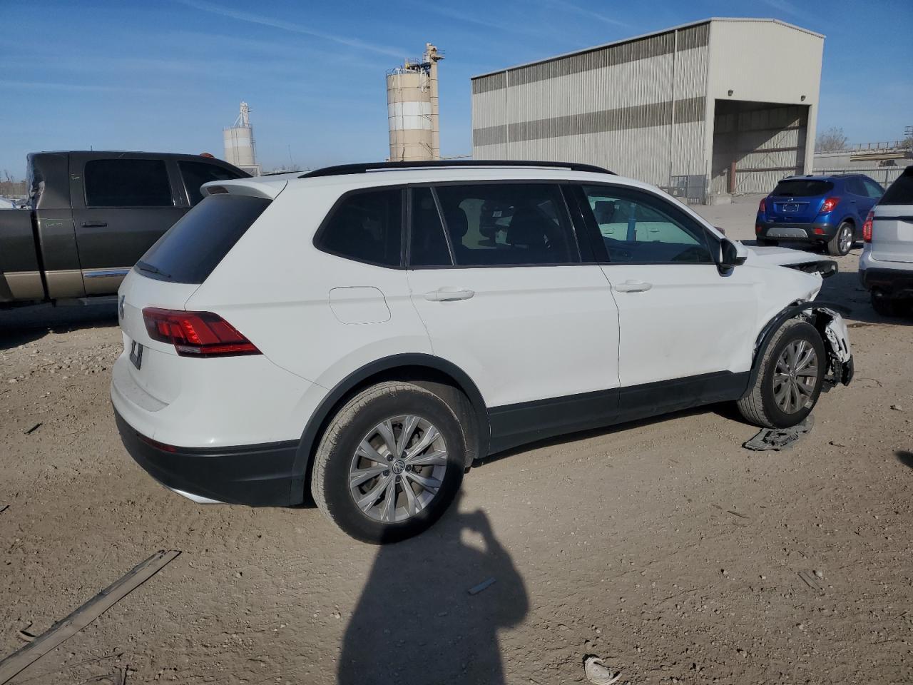 2019 Volkswagen Tiguan S - Фото 3