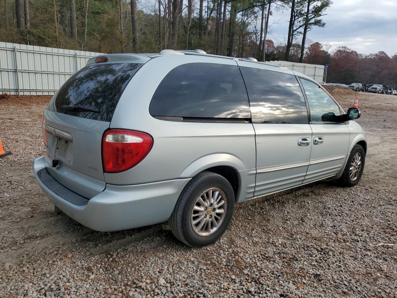 2002 Chrysler Town & Country Limited - Фото 3