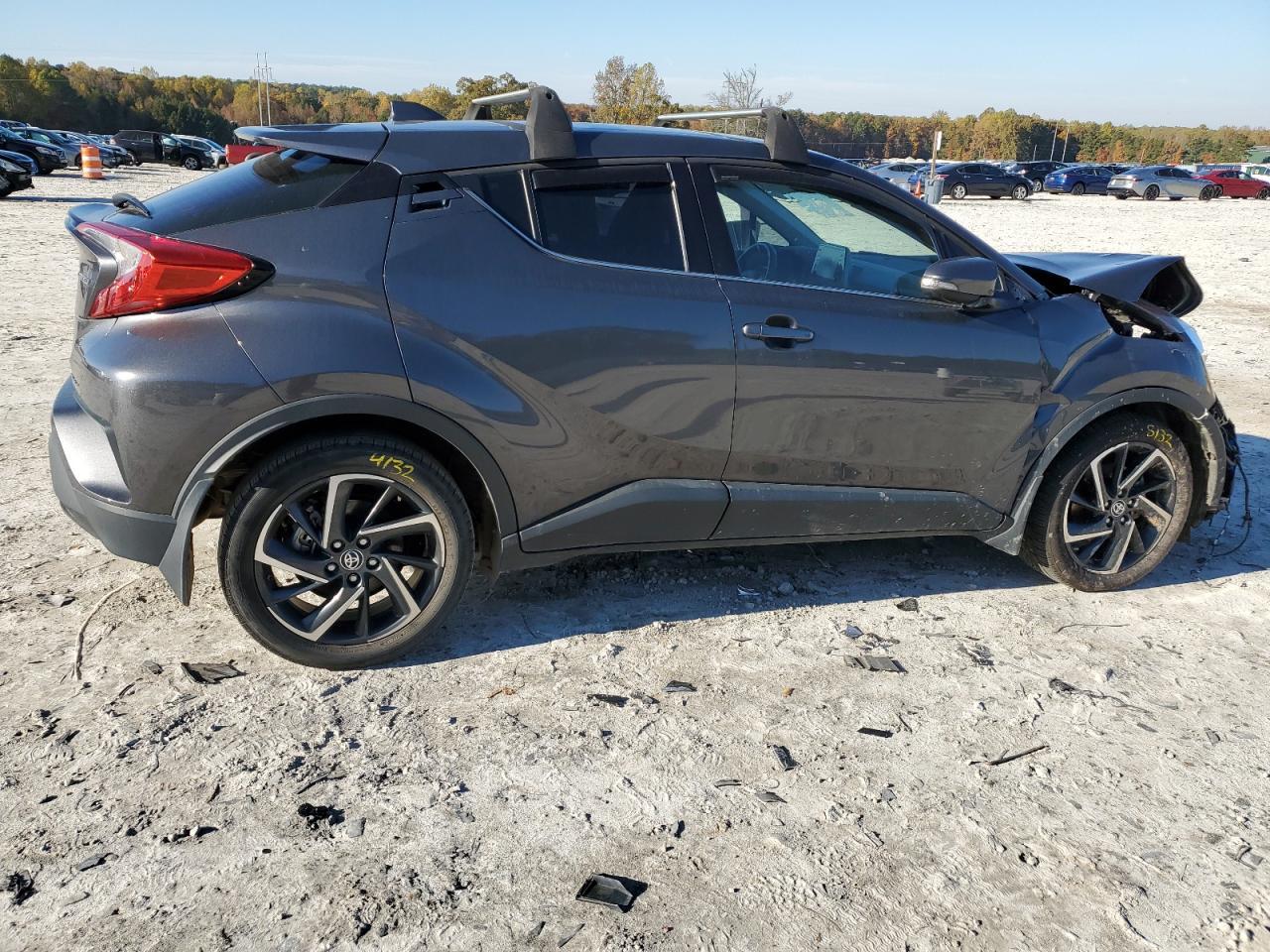 2022 Toyota C-Hr Xle - Image 3