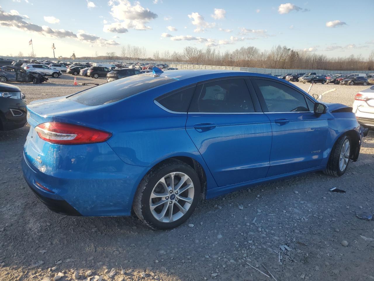 2019 Ford Fusion Se - Image 3